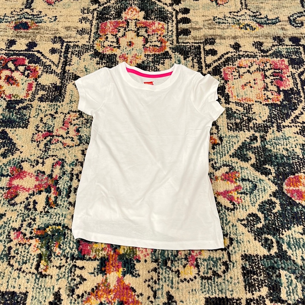 Kids Hanes white tee shirt.